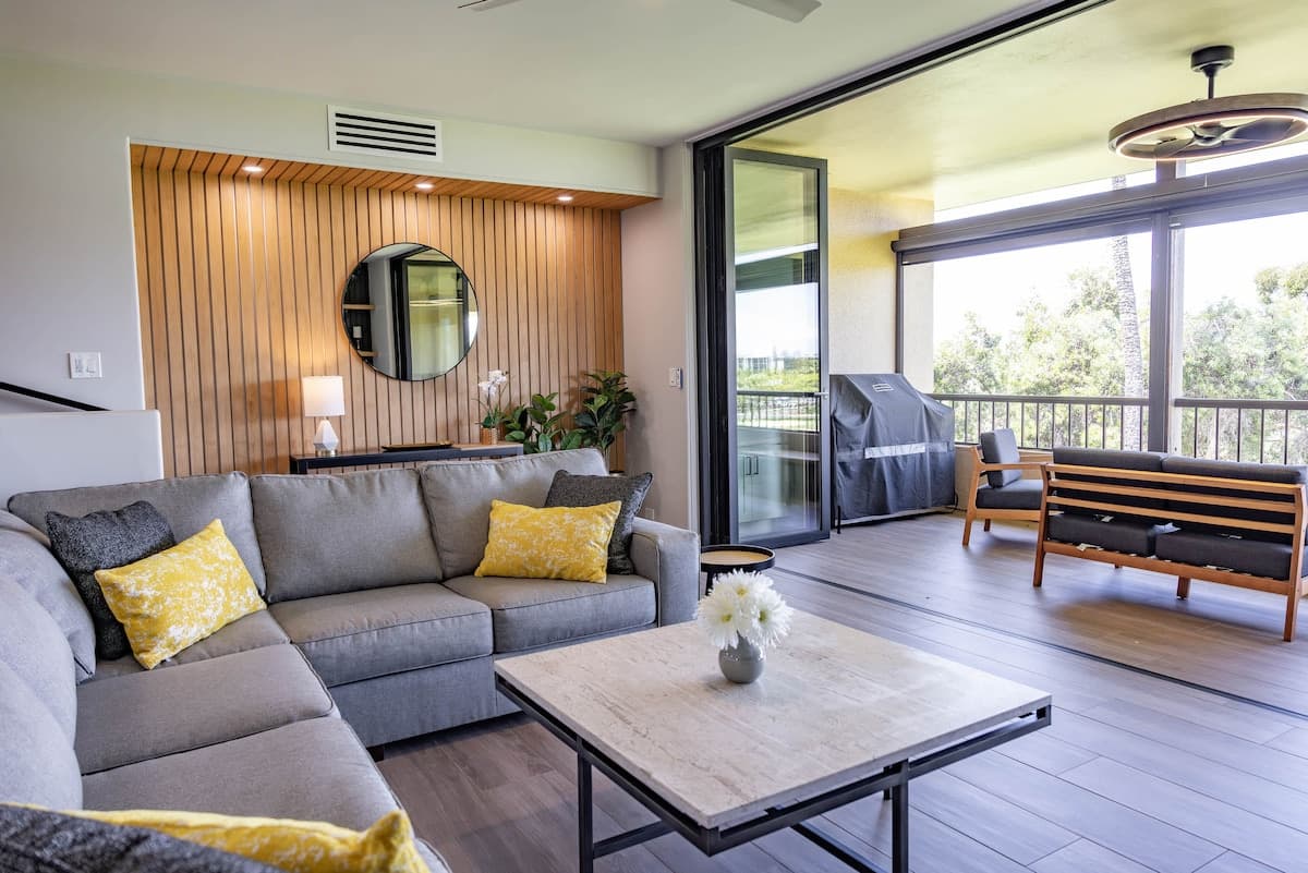 Incredible Fully Renovated -Top Floor Villa - D303 - Photo 4