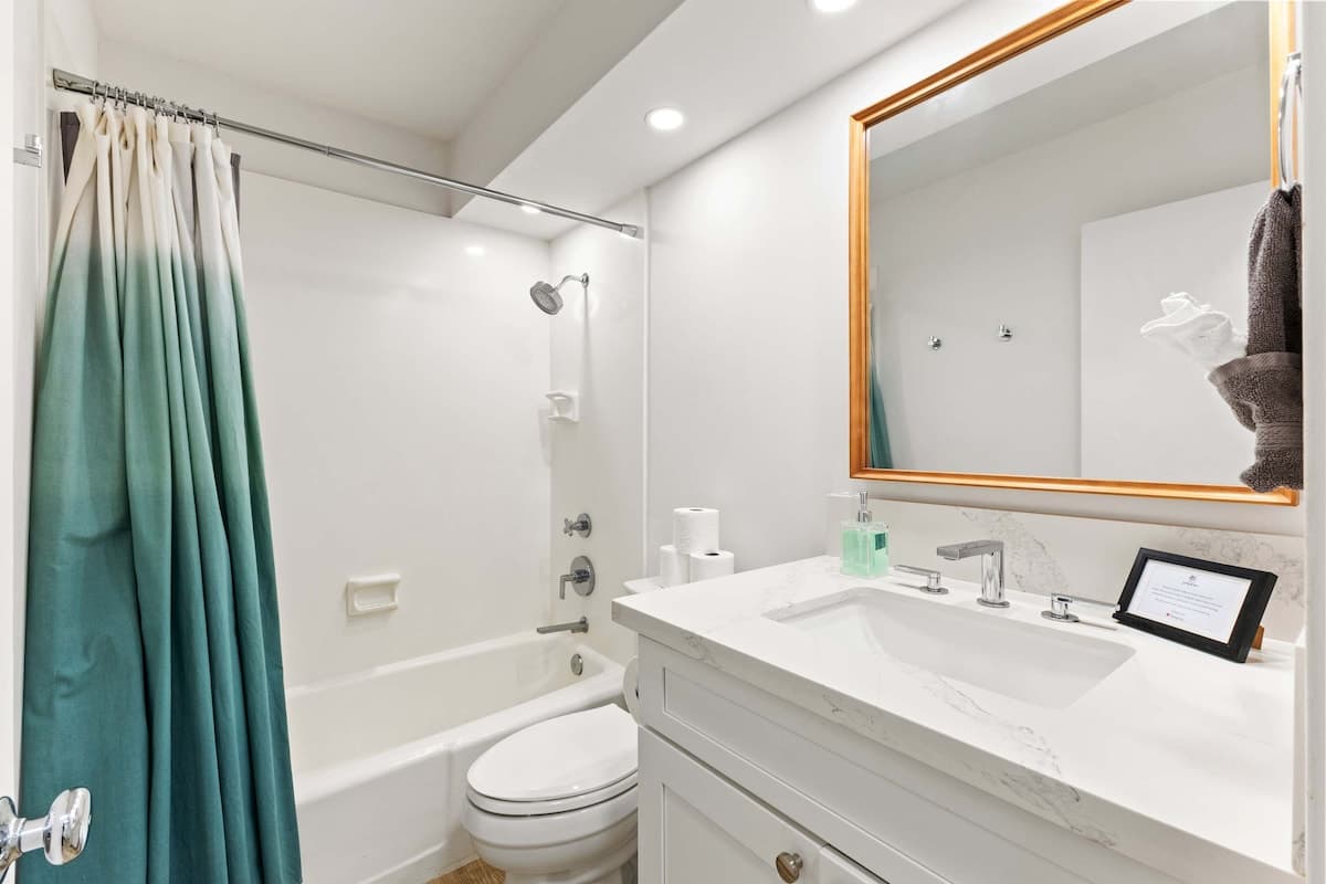 Beautiful Top Floor Waikiki Studio! Walk to Beach! - Photo 4