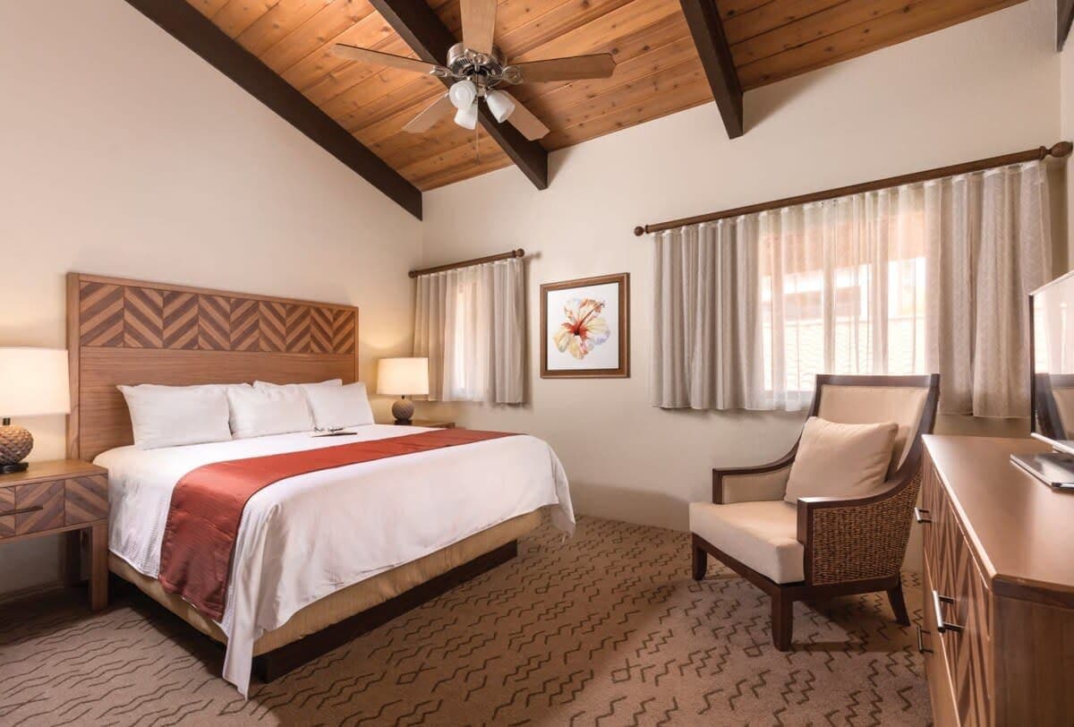 Condo in Kailua-Kona · ★5.0 · 2 bedrooms · 4 beds · 2 private baths - Photo 4