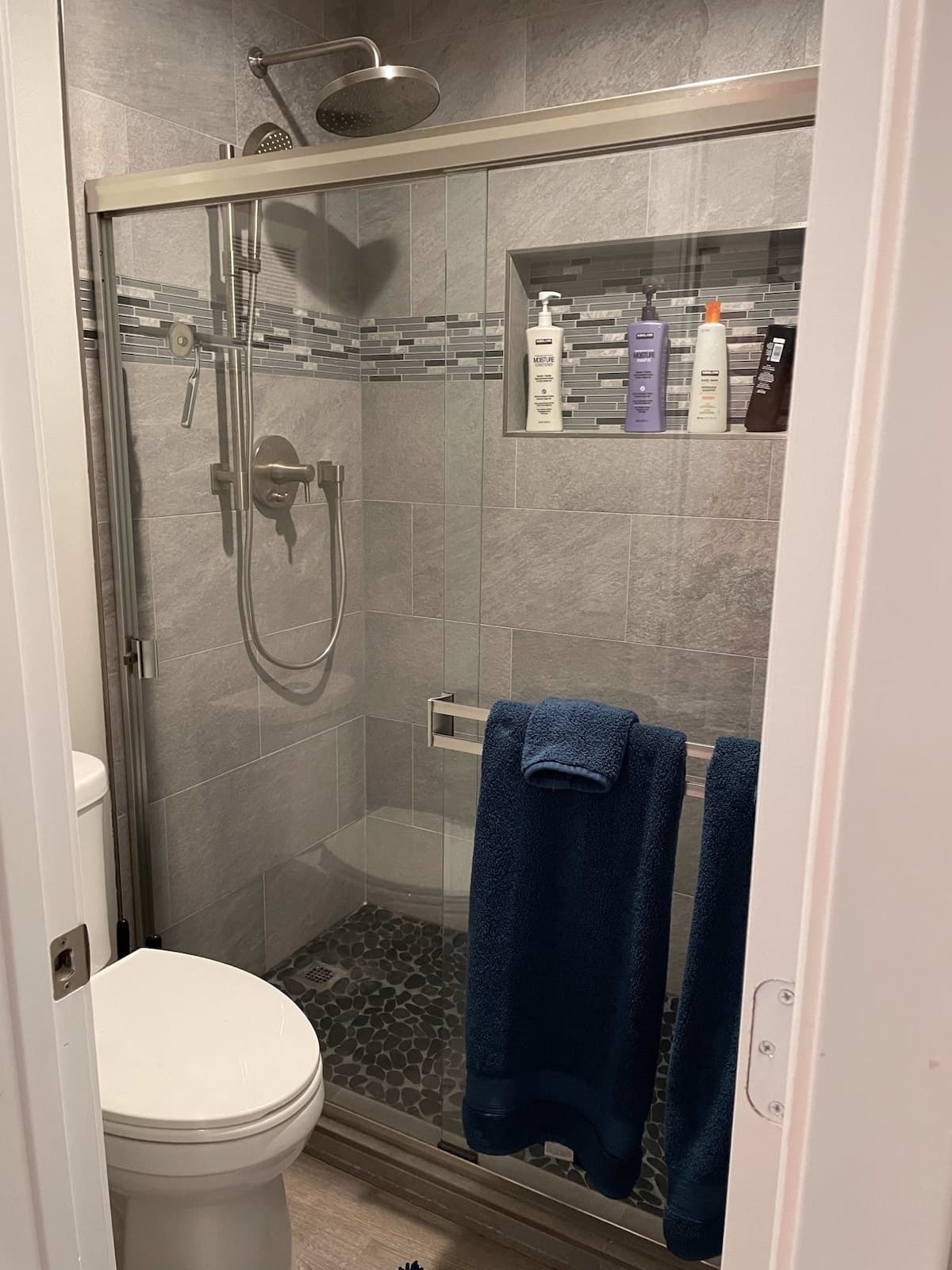Condo in Lahaina · ★4.94 · 1 bedroom · 2 beds · 1 private bath - Photo 3