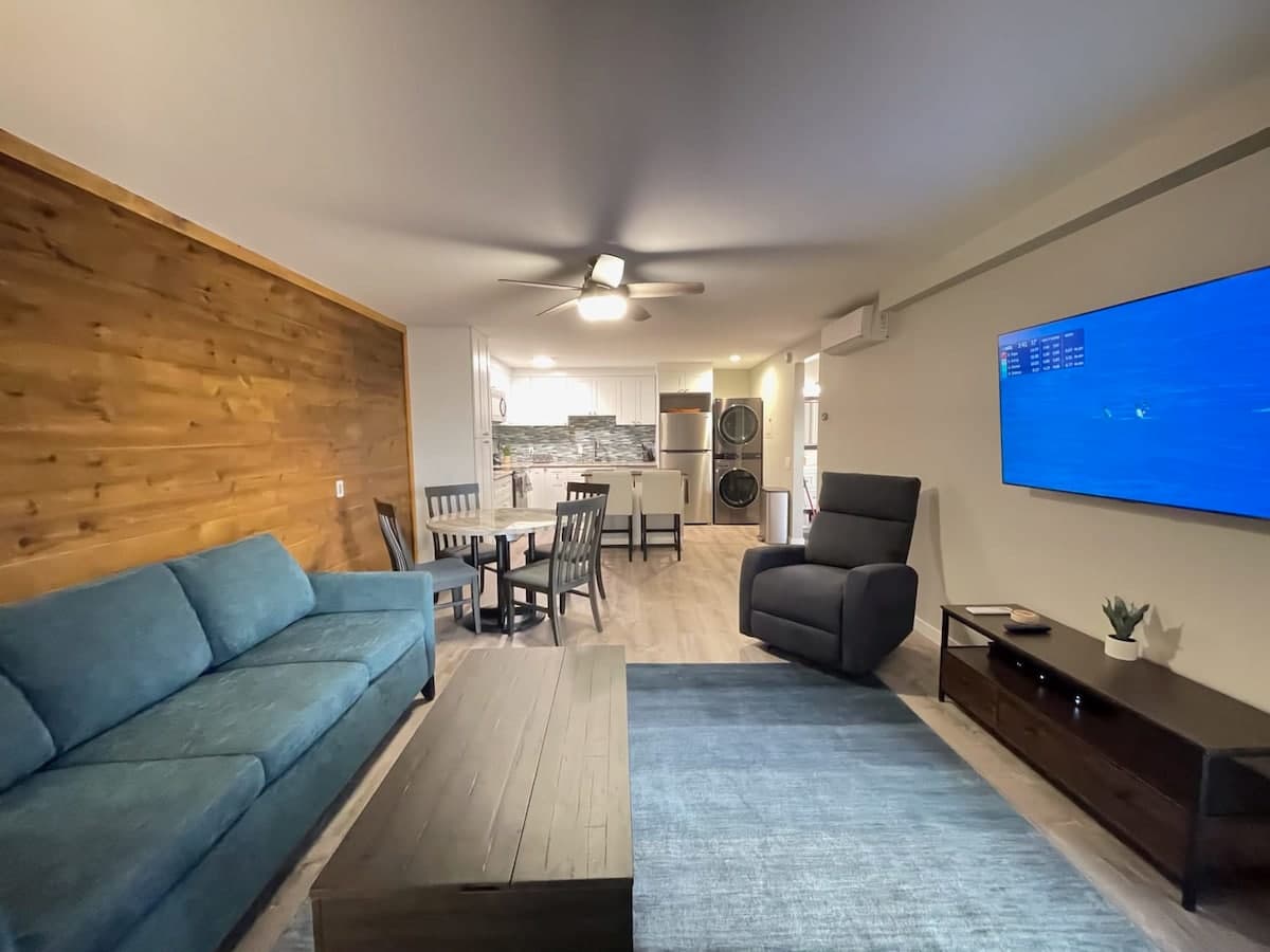 Condo in Lahaina · ★4.94 · 1 bedroom · 2 beds · 1 private bath - Photo 4