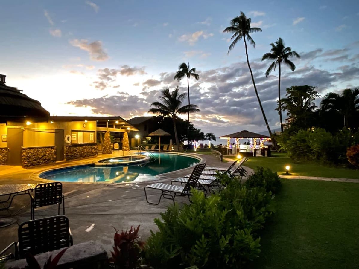 Condo in Lahaina · ★4.94 · 1 bedroom · 2 beds · 1 private bath - Photo 1