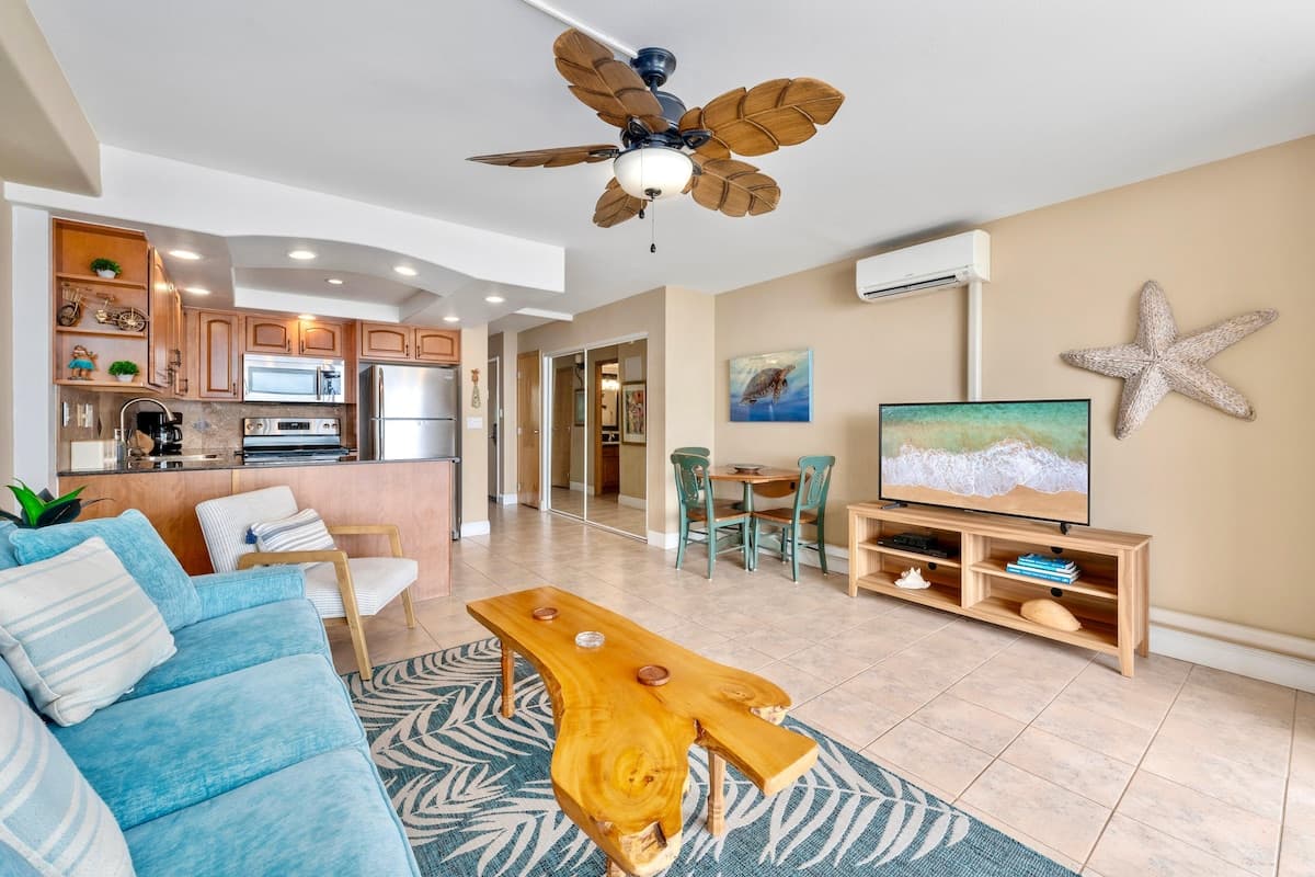 Condo in Wailuku · ★4.97 · 1 bedroom · 1 bed · 1 private bath - Photo 4