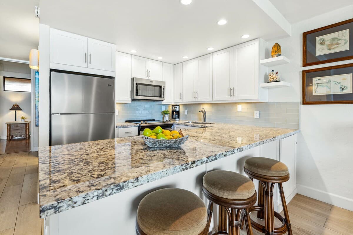 Condo in Lahaina · ★4.78 · 2 bedrooms · 4 beds · 2 baths - Photo 4