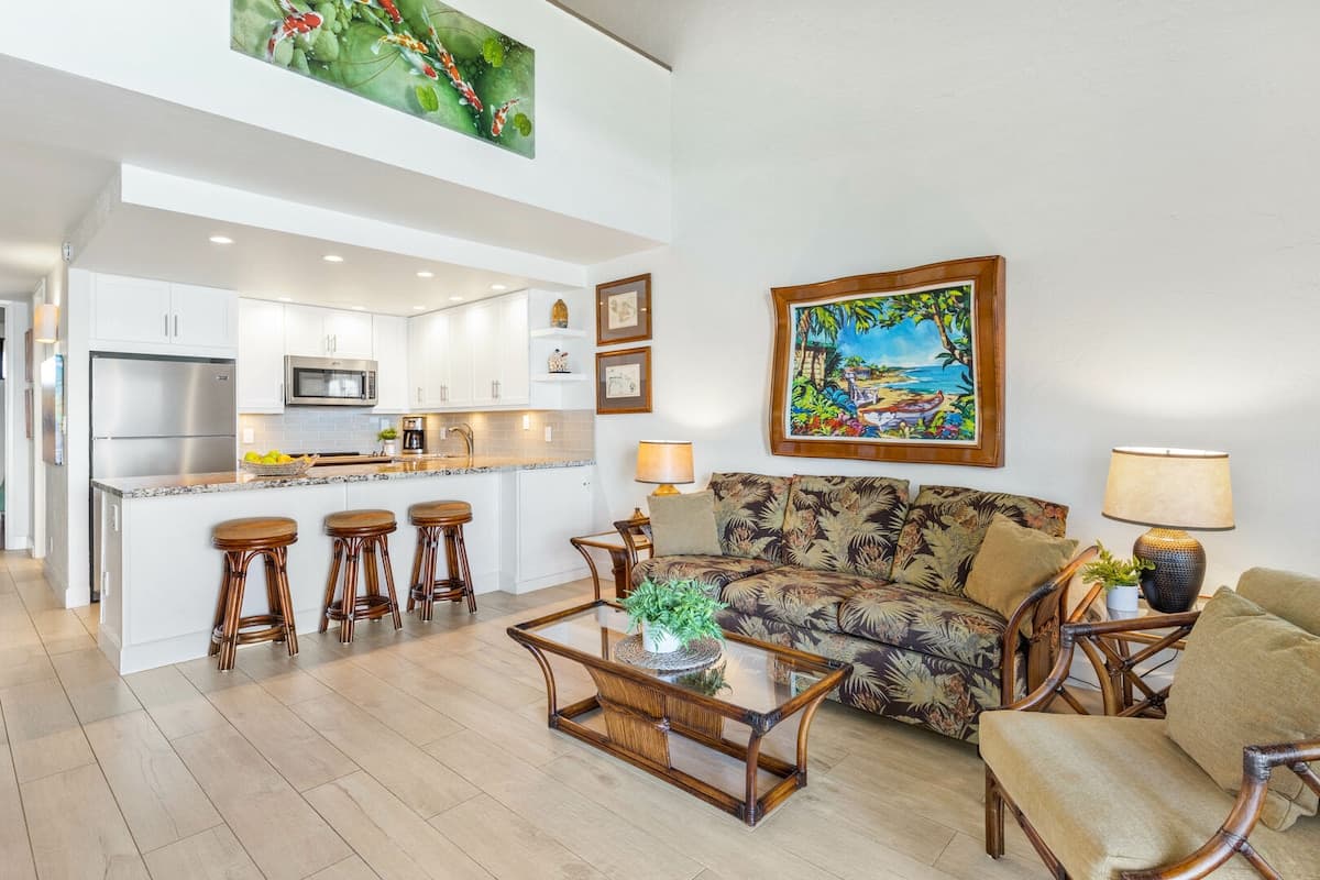 Condo in Lahaina · ★4.78 · 2 bedrooms · 4 beds · 2 baths - Photo 3