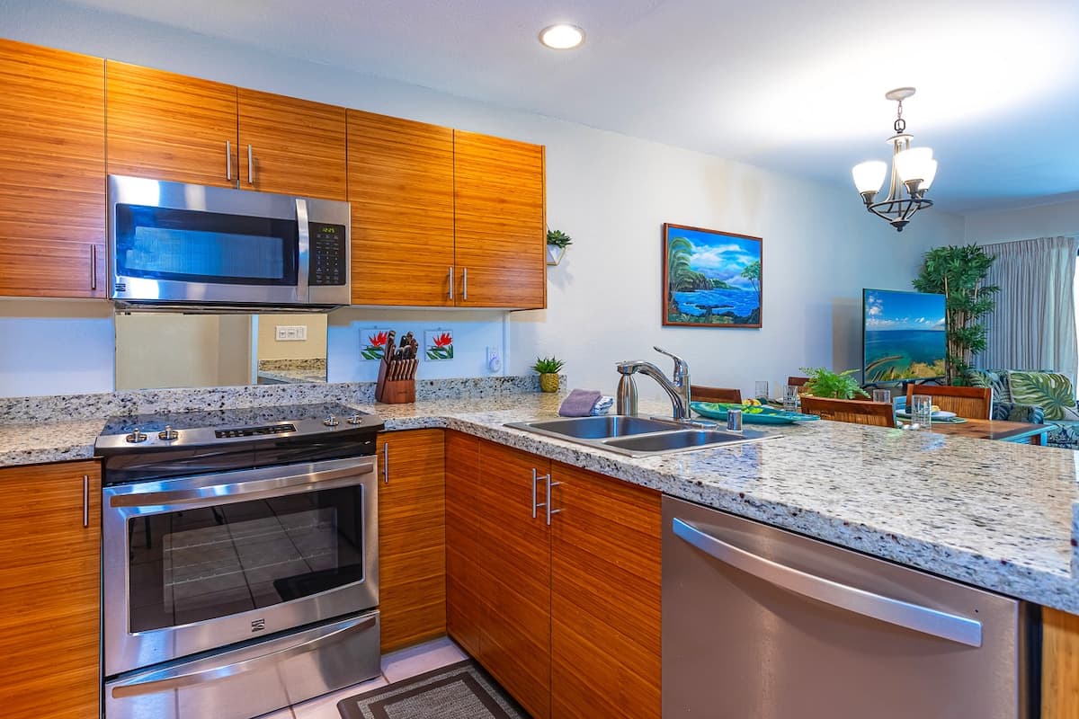 Condo in Kihei · ★4.33 · 1 bedroom · 2 beds · 2 shared baths - Photo 3