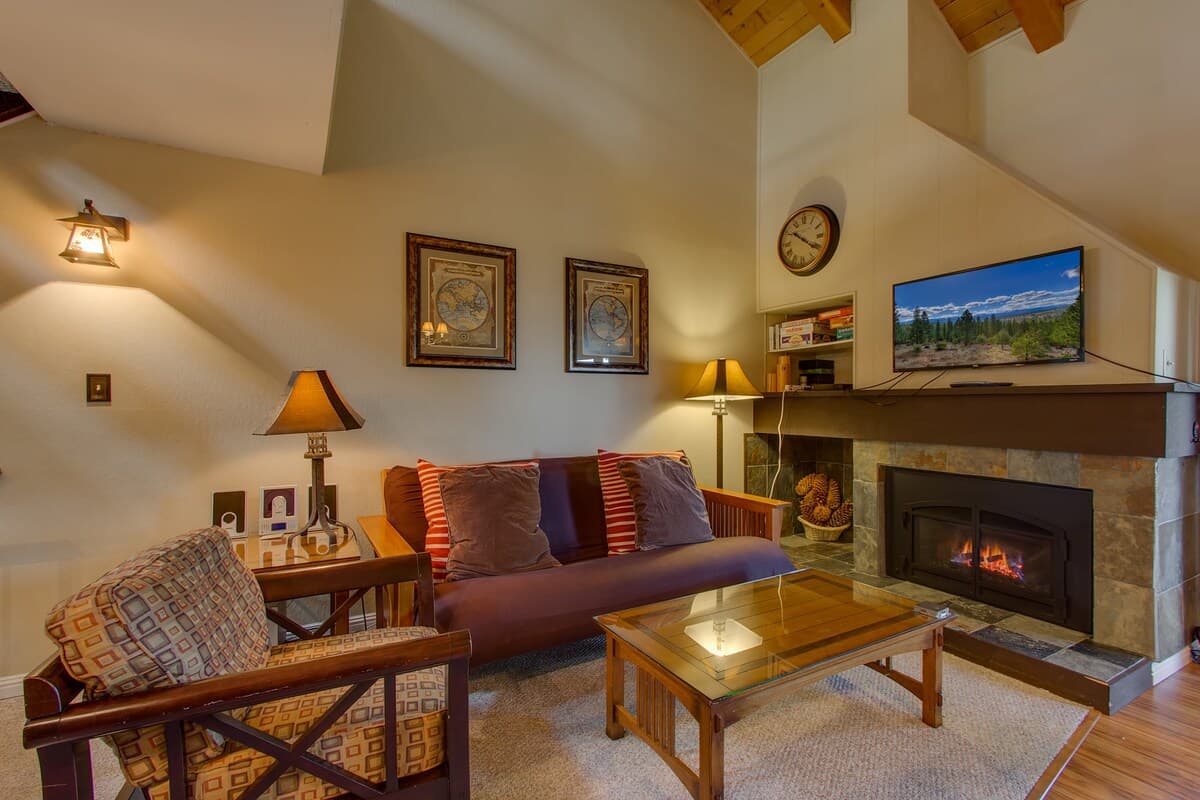Silver Pine Lake Views, Dog-Friendly Townhome - Photo 2