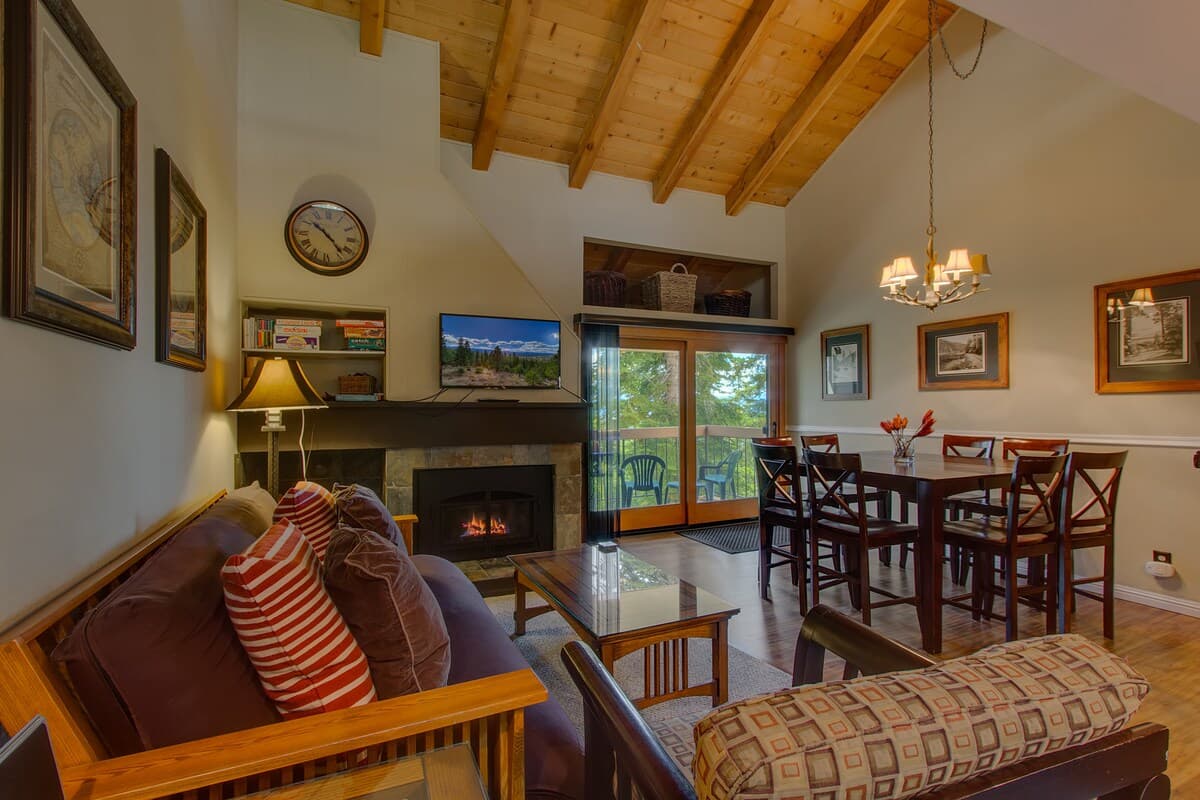 Silver Pine Lake Views, Dog-Friendly Townhome - Photo 1