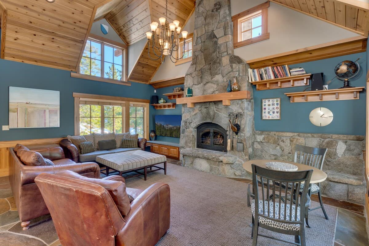 Eagle's Nest Grand Lodge with Hot Tub & Pool - Photo 3