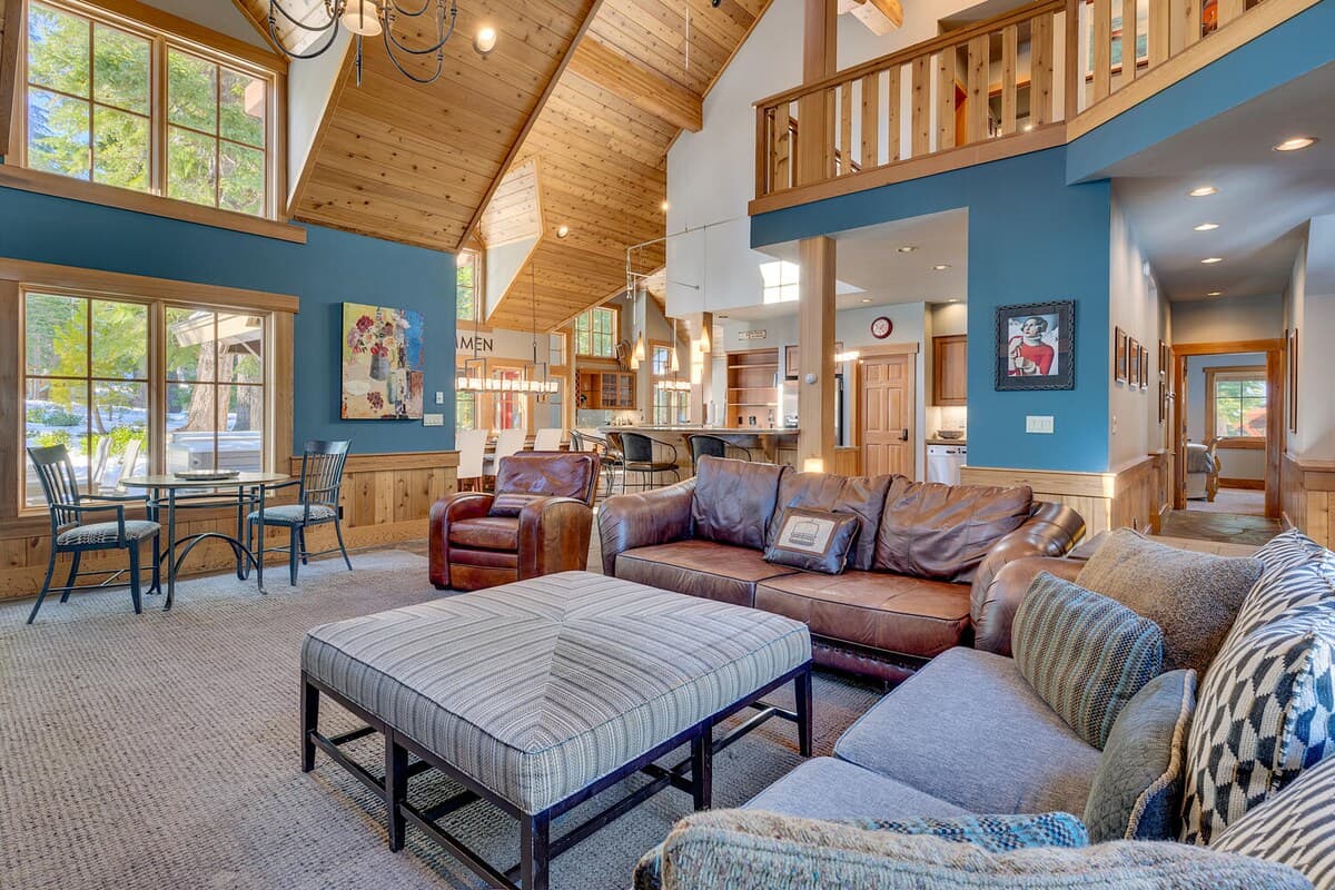 Eagle's Nest Grand Lodge with Hot Tub & Pool - Photo 2