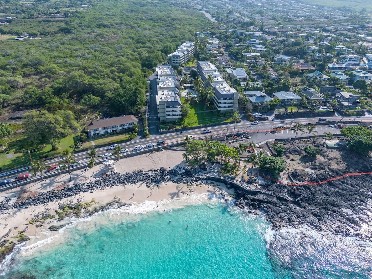 Condo in Kailua-Kona · ★4.69 · 2 bedrooms · 4 beds · 2 private baths - Photo 5