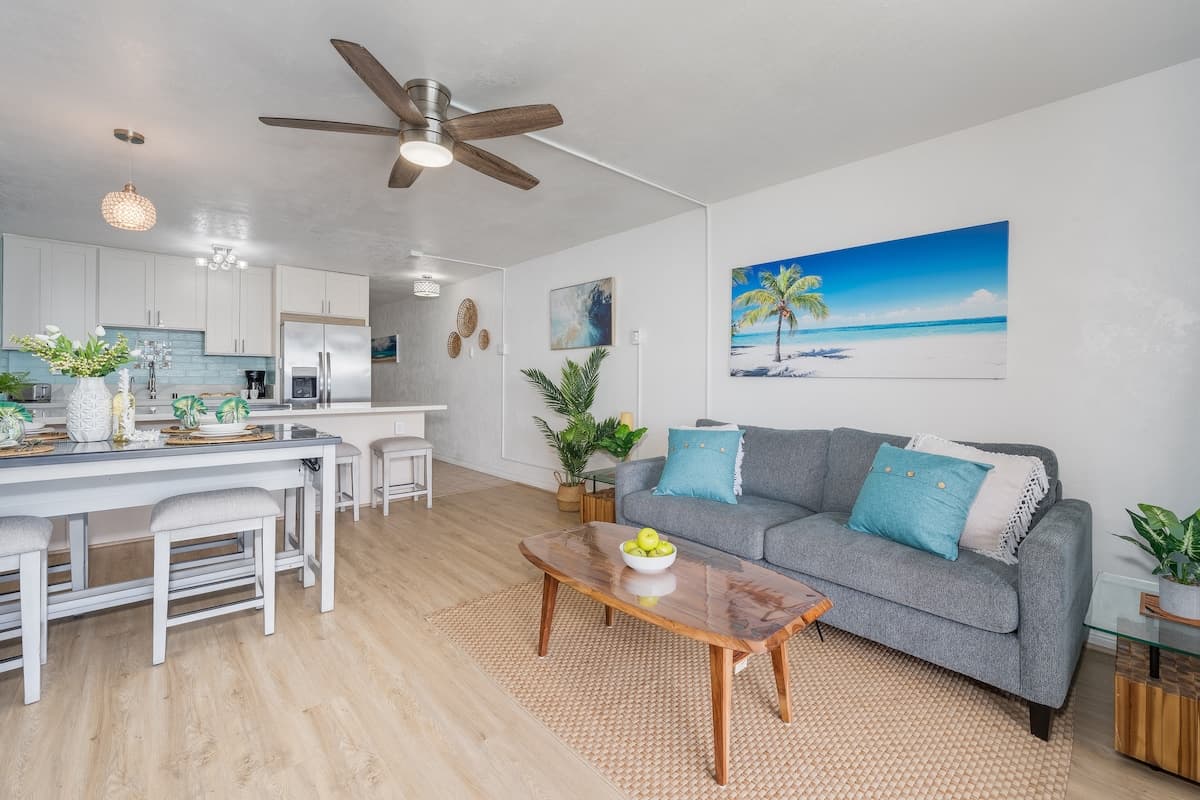 Condo in Lahaina · ★4.46 · 1 bedroom · 2 beds · 1 bath - Photo 4