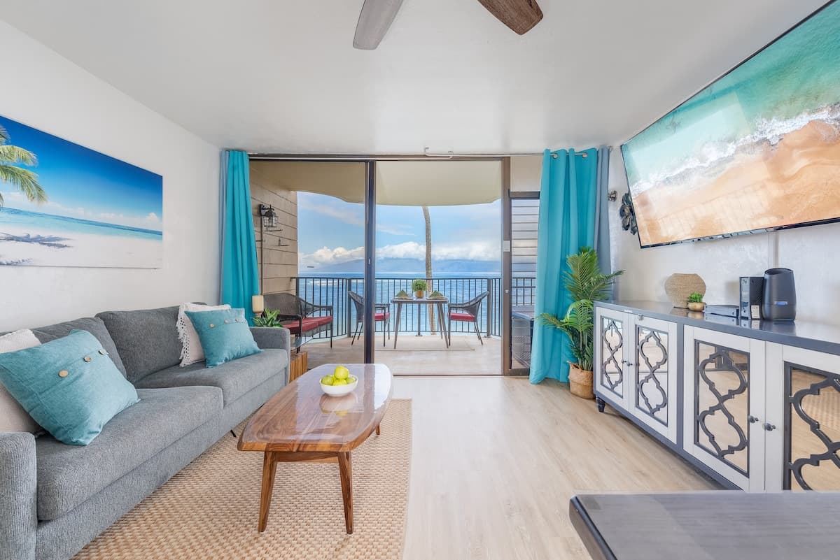 Condo in Lahaina · ★4.46 · 1 bedroom · 2 beds · 1 bath - Photo 1