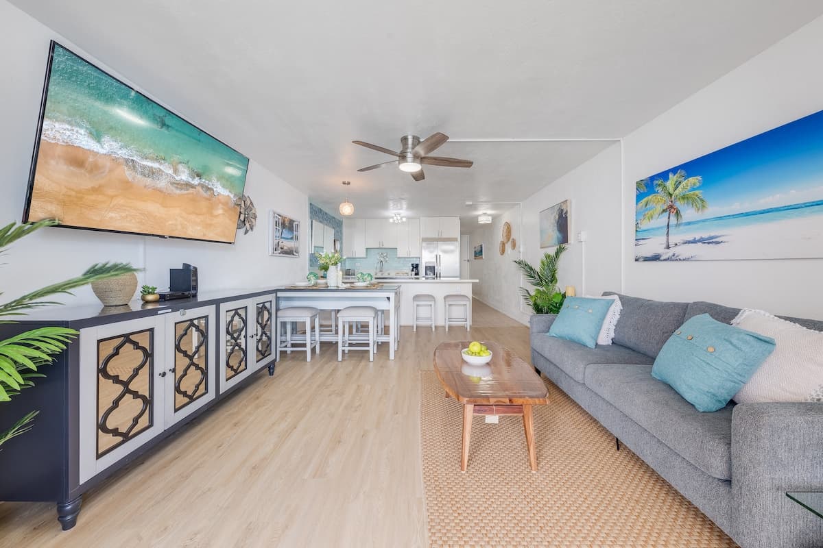 Condo in Lahaina · ★4.46 · 1 bedroom · 2 beds · 1 bath - Photo 5