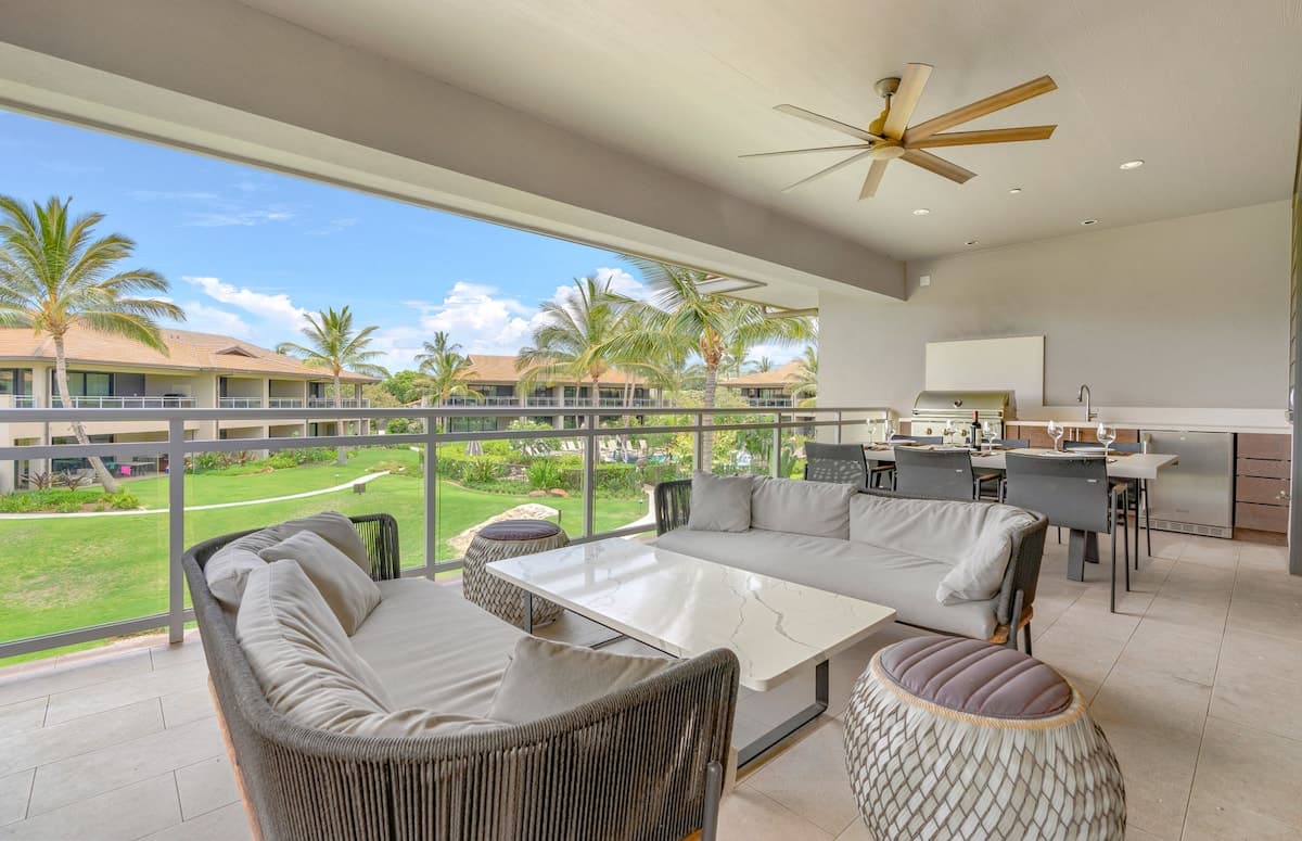 Condo in Lahaina · ★4.89 · 3 bedrooms · 4 beds · 3 baths - Photo 1