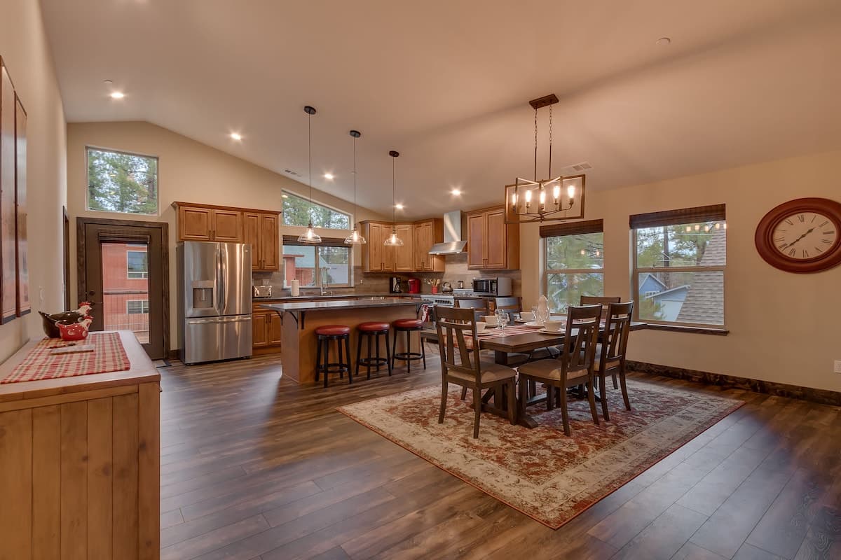 Silver Pines Private Home on the Meadow - Photo 5