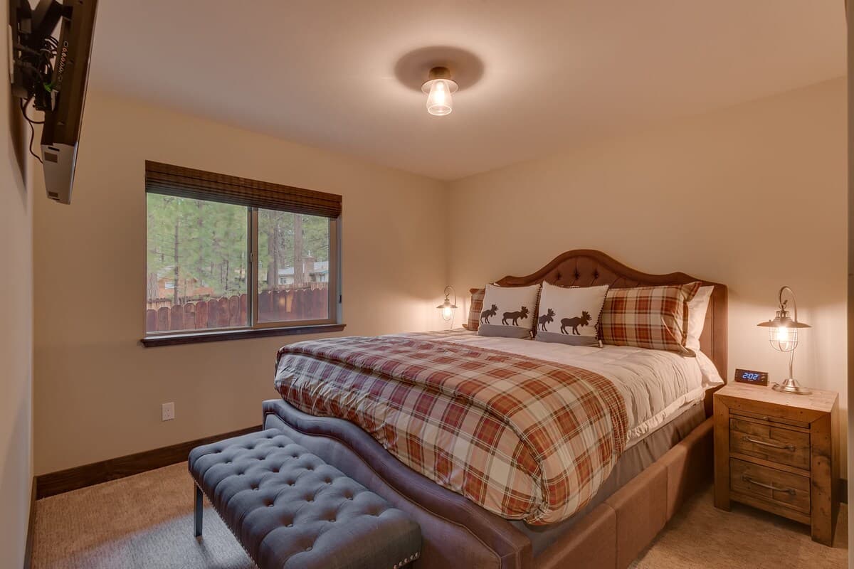 Silver Pines Private Home on the Meadow - Photo 2