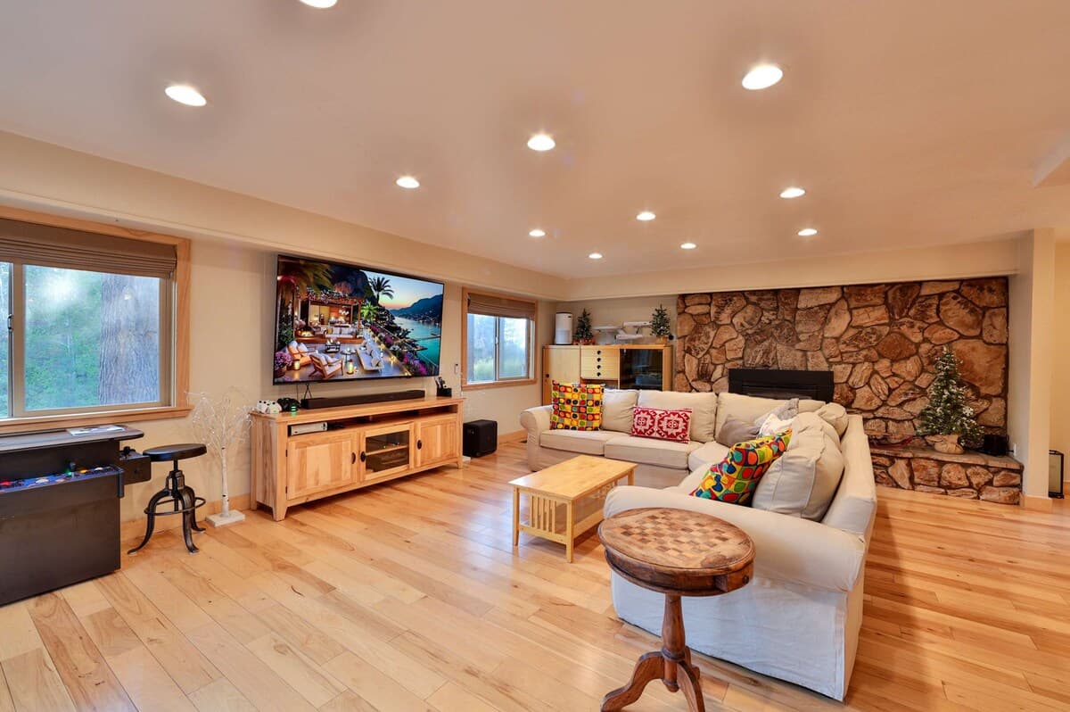 Pine-Framed Tahoe Retreat Near Heavenly & Lake - Photo 2