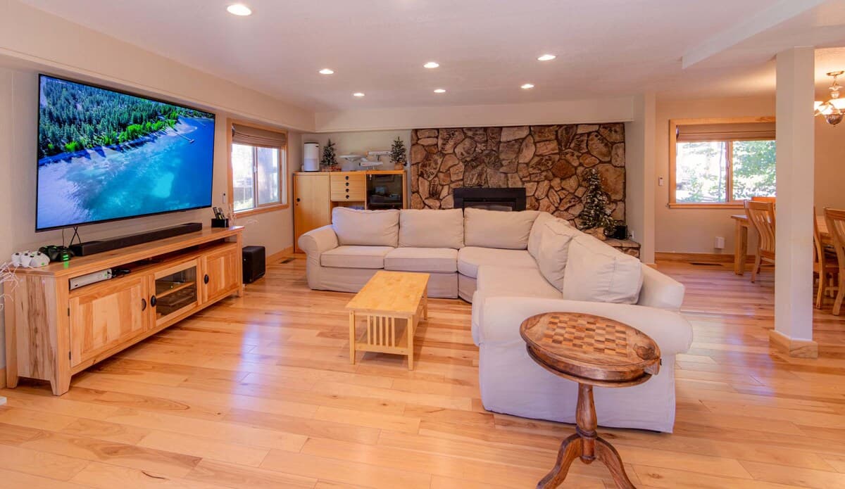 Pine-Framed Tahoe Retreat Near Heavenly & Lake - Photo 3