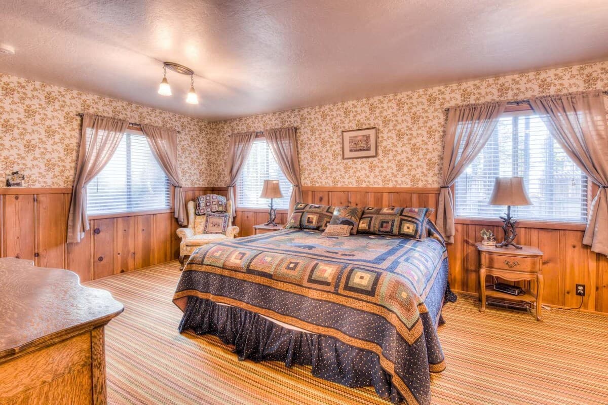 Home in Zephyr Cove · ★4.73 · 3 bedrooms · 4 beds · 2 private baths - Photo 5