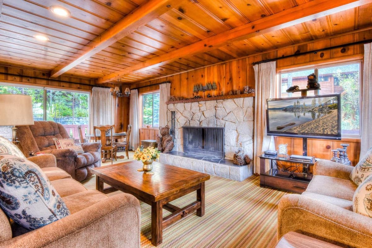 Home in Zephyr Cove · ★4.73 · 3 bedrooms · 4 beds · 2 private baths - Photo 3