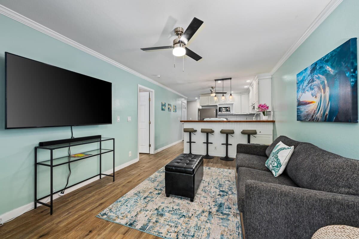 Condo in Kailua-Kona · ★4.85 · 2 bedrooms · 2 beds · 2 shared baths - Photo 5