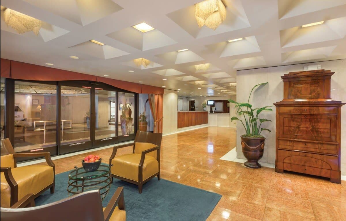 Union Square Resort with Hot Tub & Sauna - Photo 4