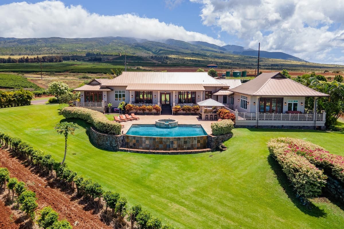 Home in Lahaina · ★5.0 · 4 bedrooms · 4 beds · 3.5 baths - Photo 1