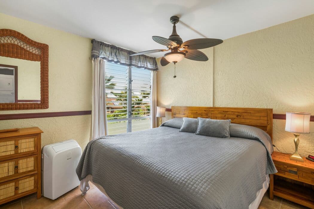 Condo in Kailua-Kona · ★4.85 · 1 bedroom · 2 beds · 1 bath - Photo 3