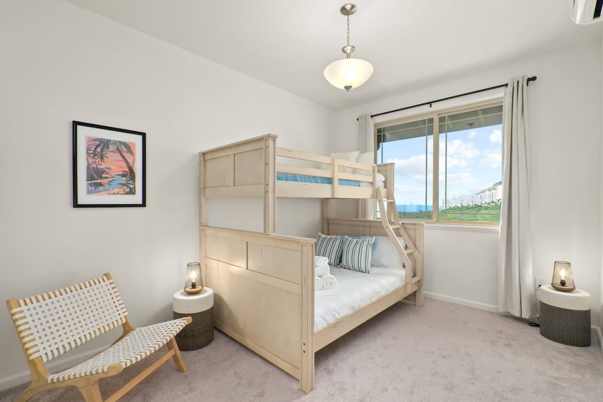 Home in Waianae · ★4.84 · 3 bedrooms · 4 beds · 2.5 private baths - Photo 3