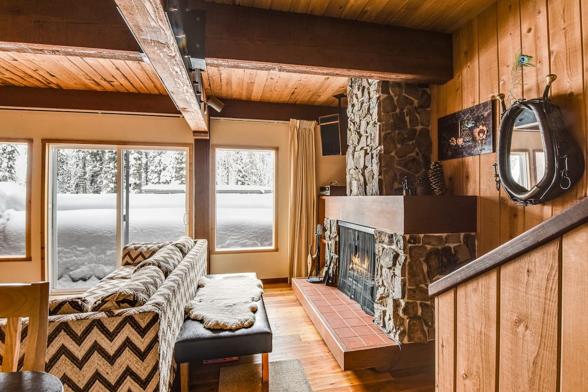 Alpine Meadows Ski Haven with Mountain Views - Photo 2