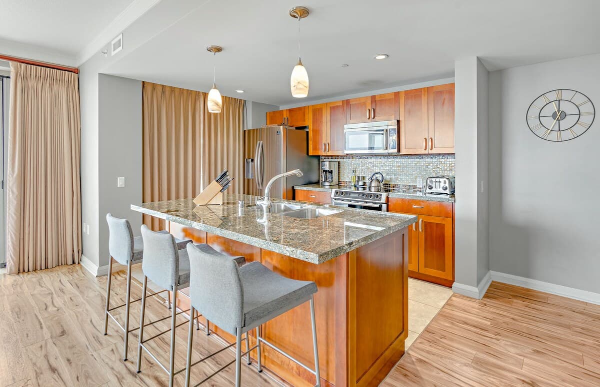 Condo in Lahaina · ★5.0 · 2 bedrooms · 3 beds · 2 baths - Photo 5