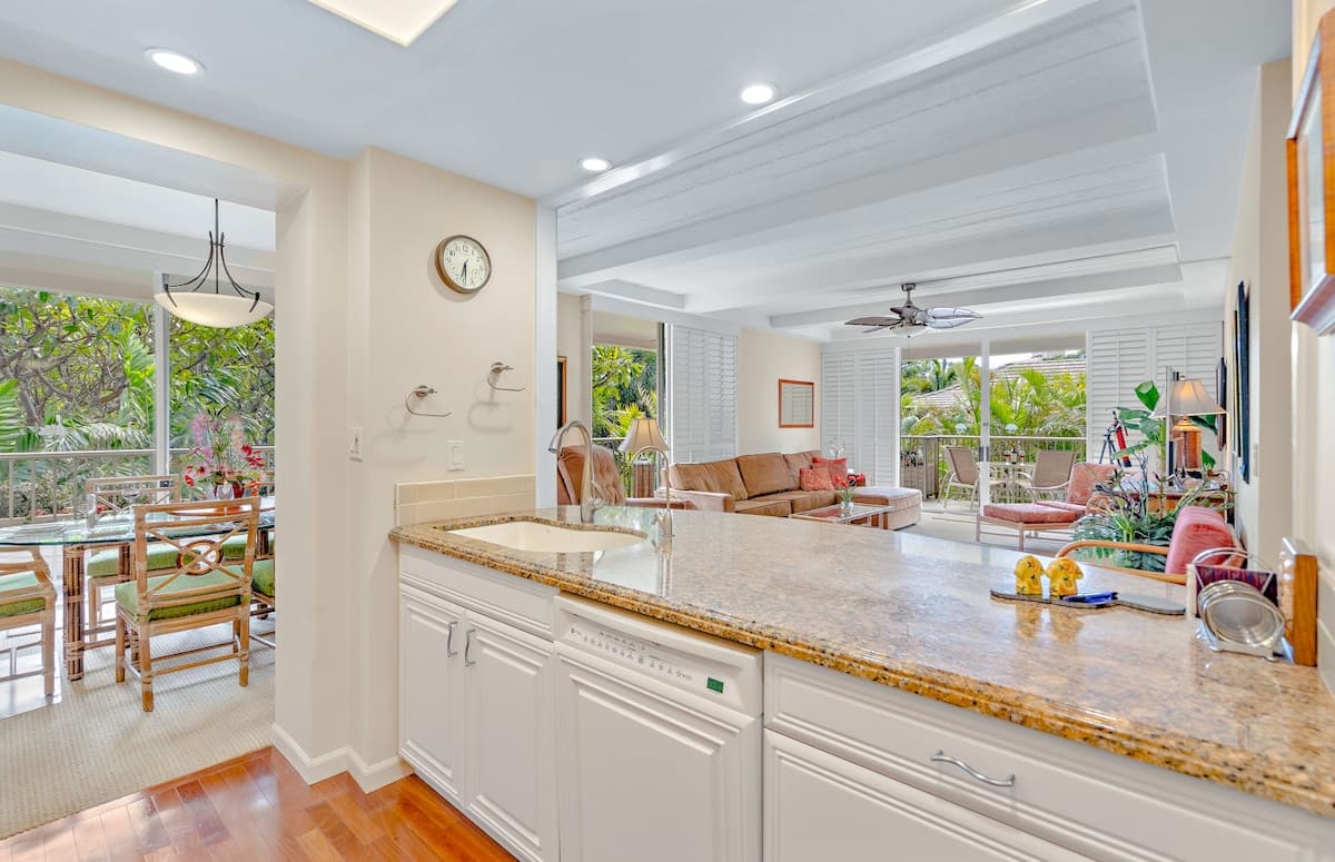 Condo in Lahaina · ★4.75 · 2 bedrooms · 2 beds · 2 baths - Photo 5