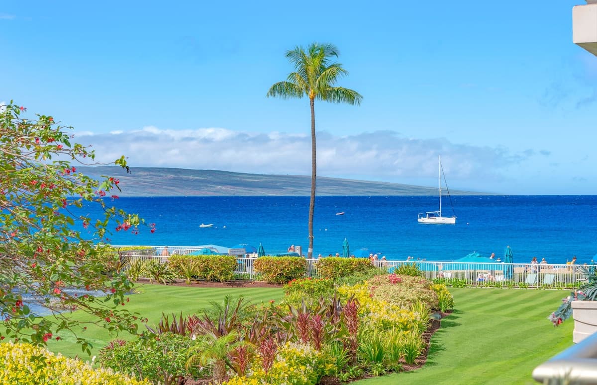 Condo in Lahaina · ★4.75 · 2 bedrooms · 2 beds · 2 baths - Photo 2