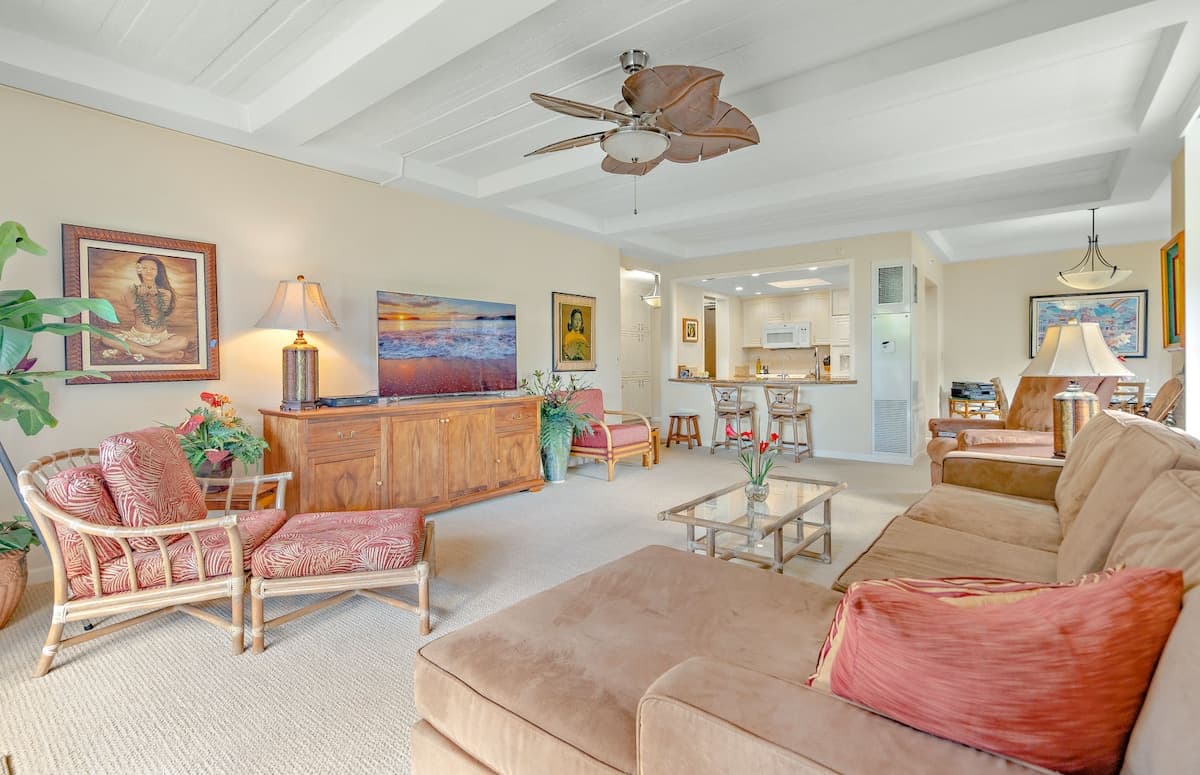 Condo in Lahaina · ★4.75 · 2 bedrooms · 2 beds · 2 baths - Photo 4