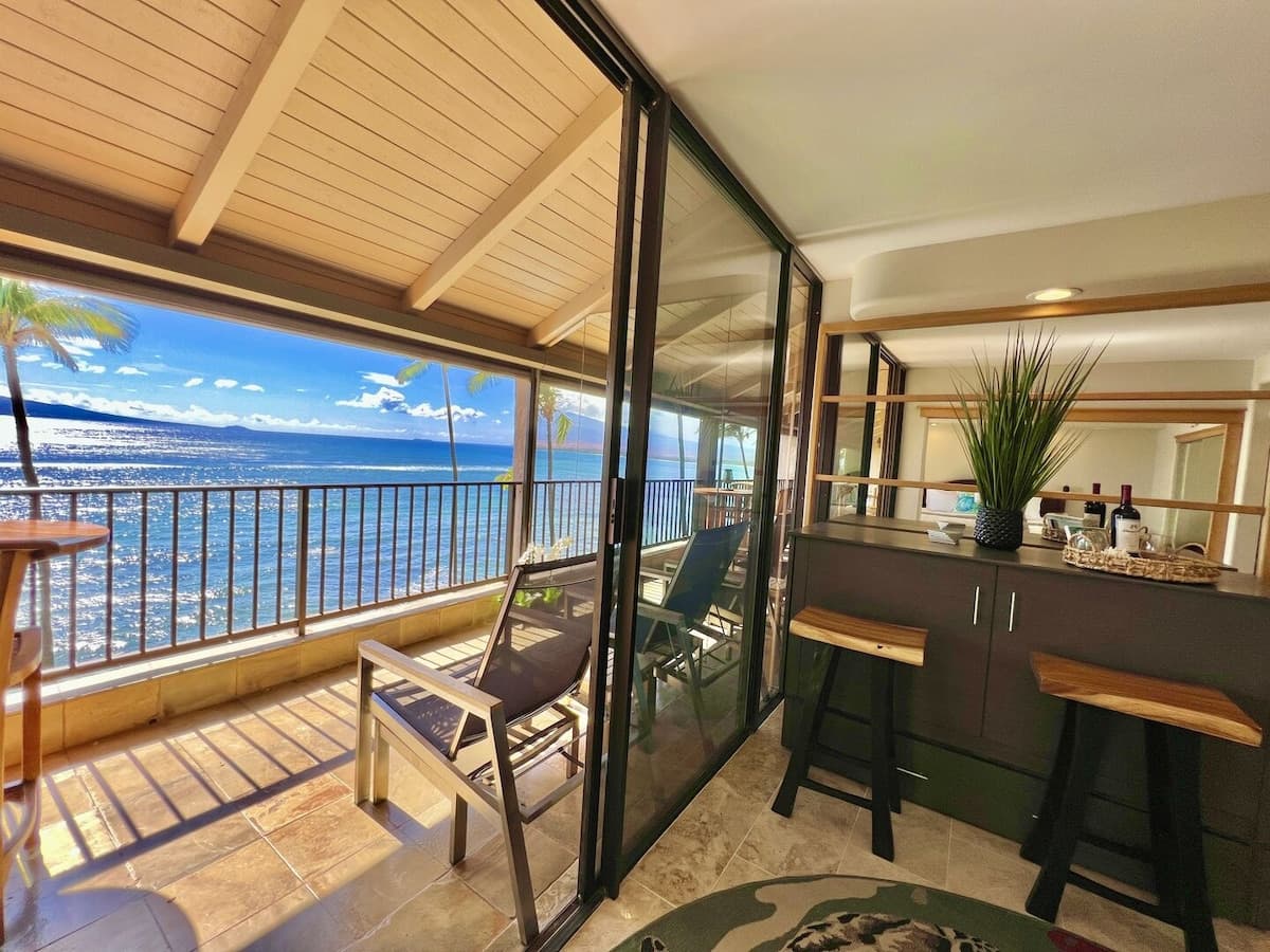 Condo in Wailuku · ★4.88 · 1 bedroom · 1 bed · 1 bath - Photo 4