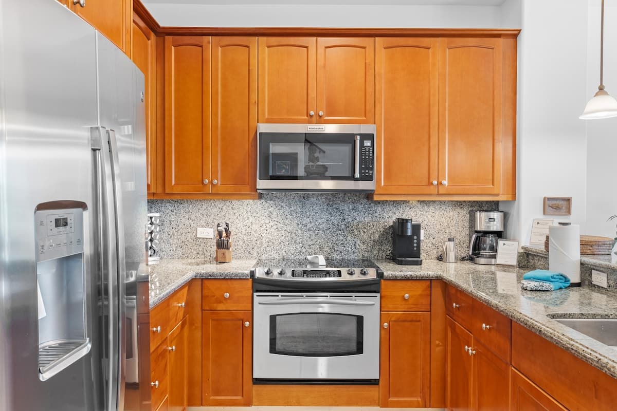 Condo in Waimea · ★5.0 · 2 bedrooms · 4 beds · 2.5 baths - Photo 3