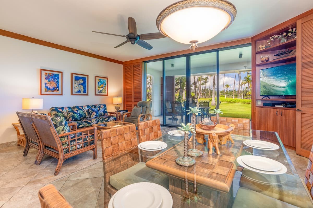 Condo in Waimea · ★4.33 · 2 bedrooms · 4 beds · 2.5 baths - Photo 2