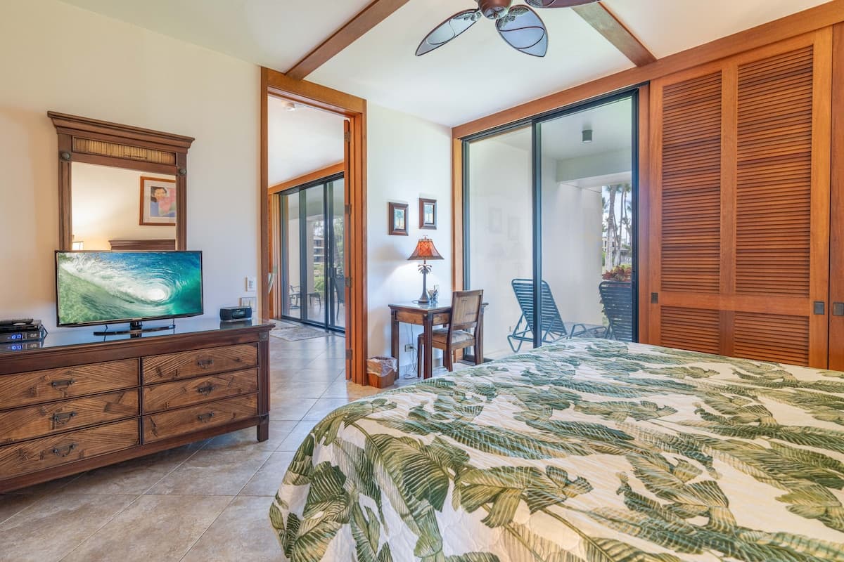 Condo in Waimea · ★4.33 · 2 bedrooms · 4 beds · 2.5 baths - Photo 4
