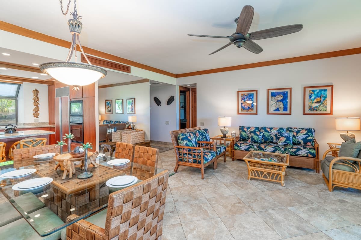 Condo in Waimea · ★4.33 · 2 bedrooms · 4 beds · 2.5 baths - Photo 3