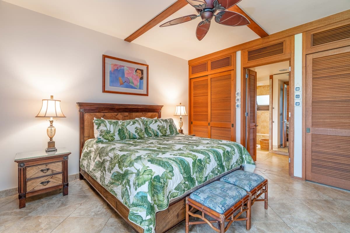 Condo in Waimea · ★4.33 · 2 bedrooms · 4 beds · 2.5 baths - Photo 5
