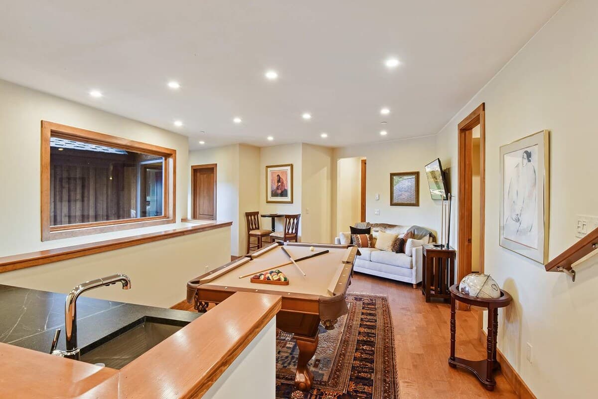 Luxury Mountain Chalet with Lake Views - Photo 3