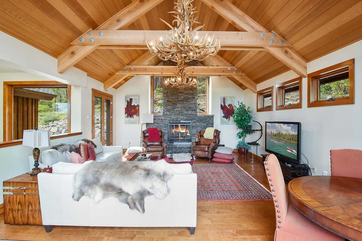 Luxury Mountain Chalet with Lake Views - Photo 1