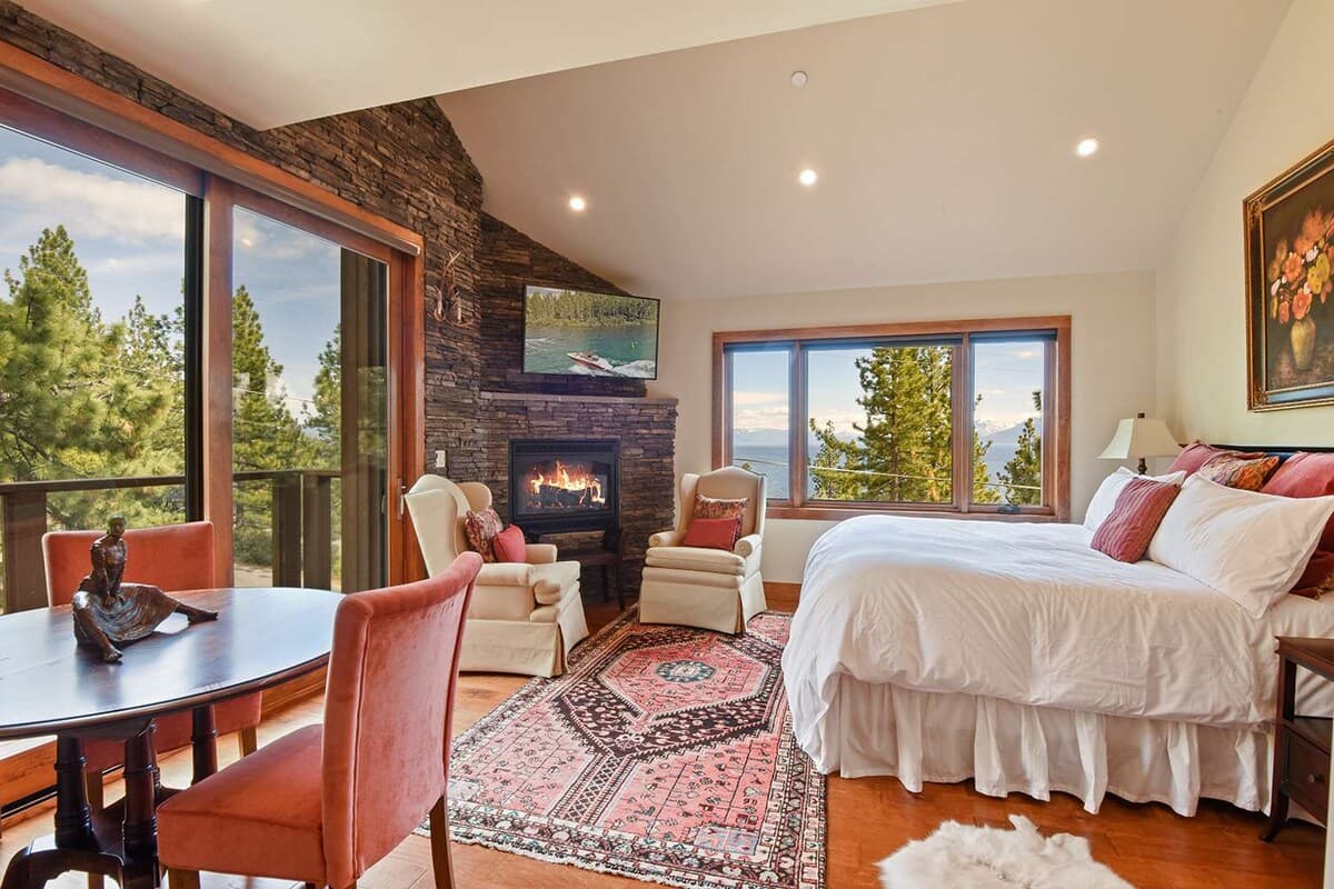 Luxury Mountain Chalet with Lake Views - Photo 2