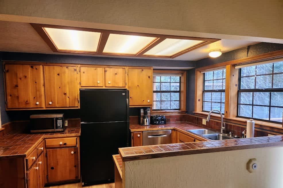 Cozy Truckee Cottage with Pool & Hot Tub - Photo 5