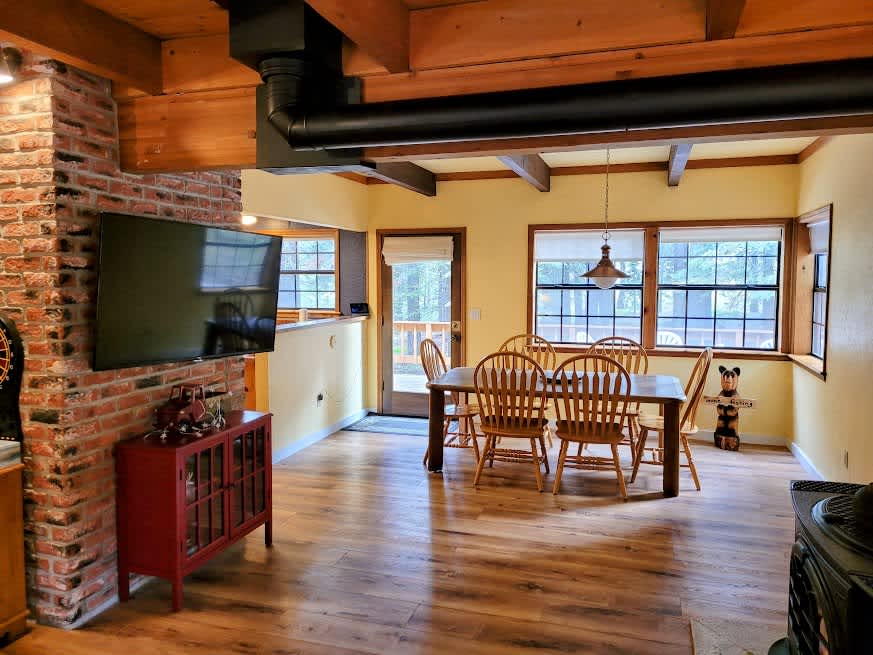 Cozy Truckee Cottage with Pool & Hot Tub - Photo 2