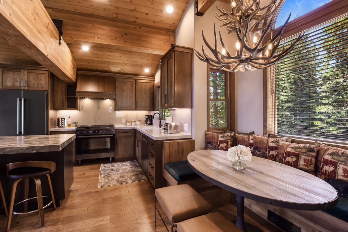 Shoreline Vista 180 Lake Views, Pet-Friendly - Photo 5