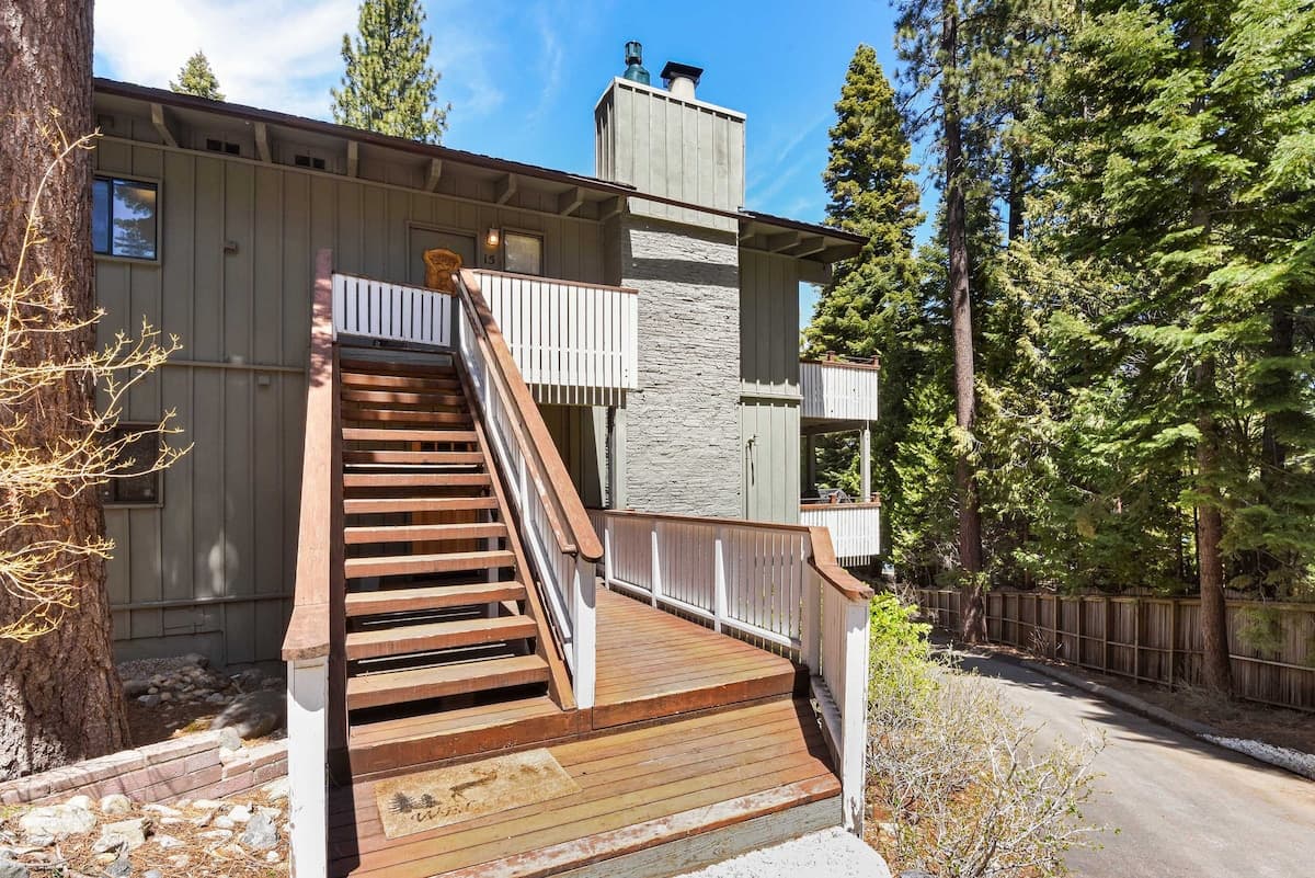 Condo in Tahoma · ★4.44 · 2 bedrooms · 4 beds · 2 private baths - Photo 1