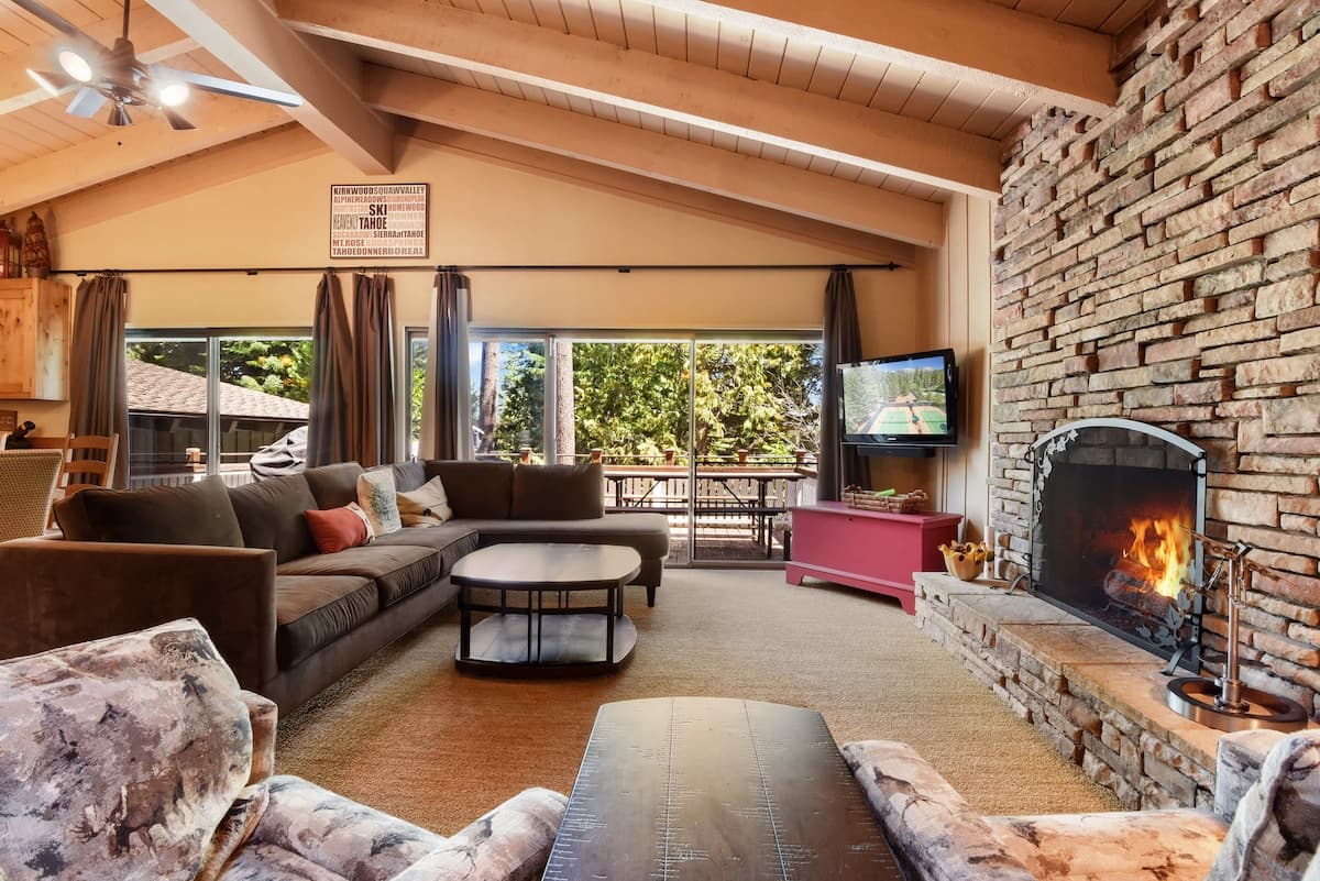 Condo in Tahoma · ★4.44 · 2 bedrooms · 4 beds · 2 private baths - Photo 4