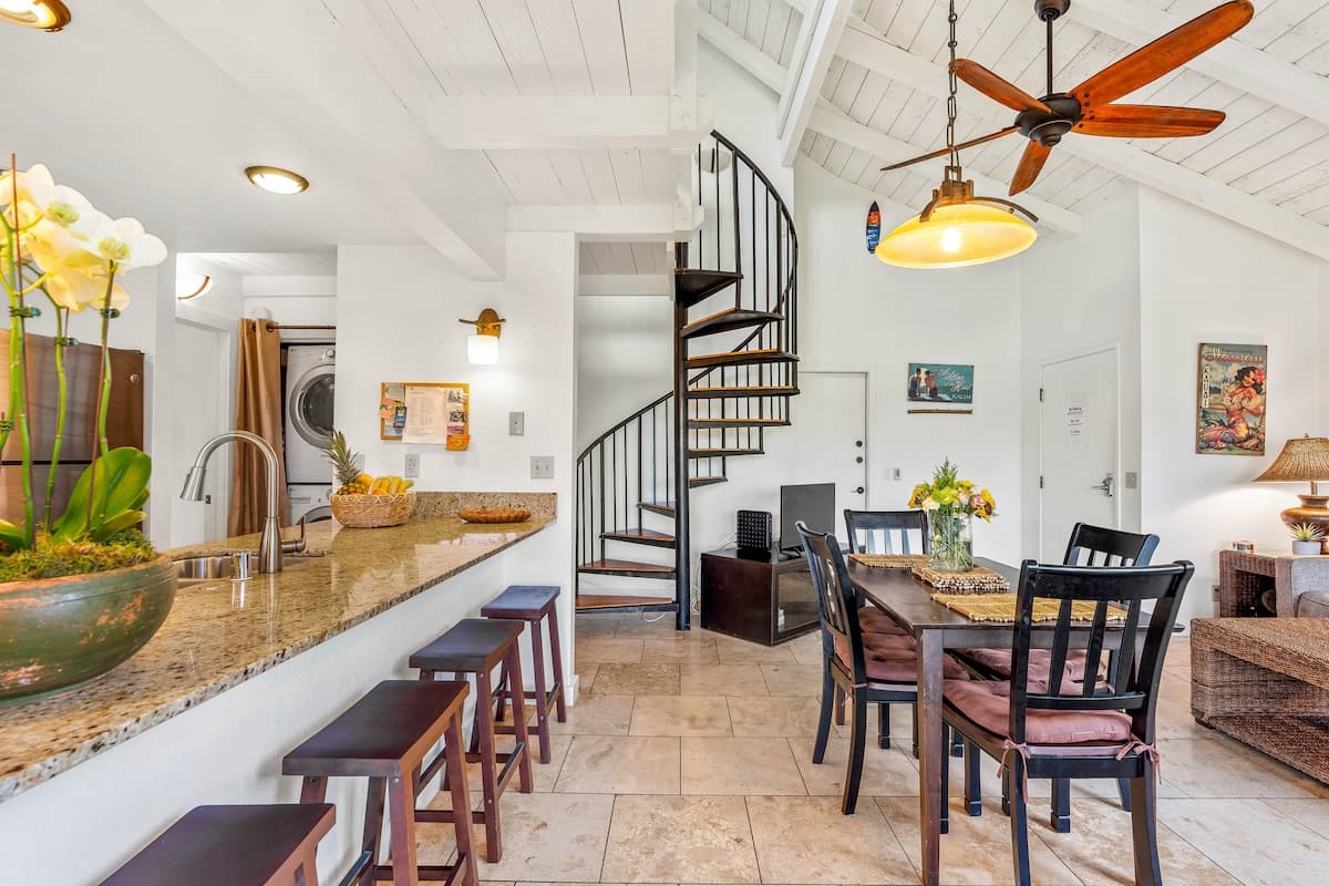 Condo in Princeville · ★4.81 · 2 bedrooms · 3 beds · 1.5 shared baths - Photo 3